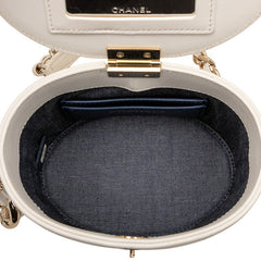 シャネル ココマーク マトラッセ チェーン ショルダーバッグ バニティバッグ ホワイト ラムスキン レディース CHANEL 【中古】