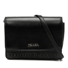 プラダ ロゴ 斜め掛け ショルダーバッグ ブラック レザー レディース PRADA 【中古】