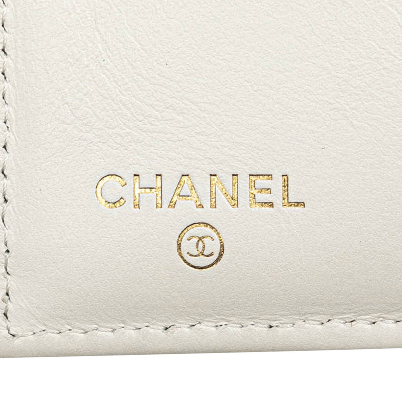 シャネル マトラッセ ココマーク ビジュー 三つ折り財布 AP3604 ホワイト キャビアスキン レディース CHANEL 【中古】