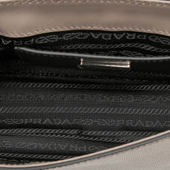 プラダ 三角ロゴプレート ショルダーバッグ クロスボディ 2VD065 グレージュ サフィアーノレザー レディース PRADA 【中古】