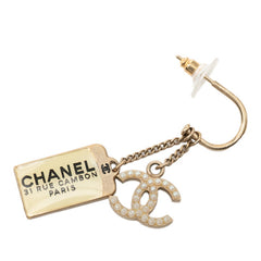 シャネル ココマーク 31 RUE CAMBON ル カンボン プレート スイング ピアス ゴールド メタル フェイクパール レディース CHANEL 【中古】