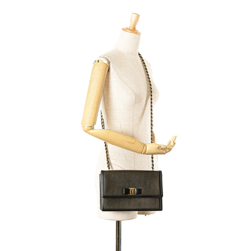サルヴァトーレフェラガモ ヴァラ リボン ストライプ チェーン ショルダーバッグ ブラック ゴールド PVC レディース Salvatore Ferragamo 【中古】