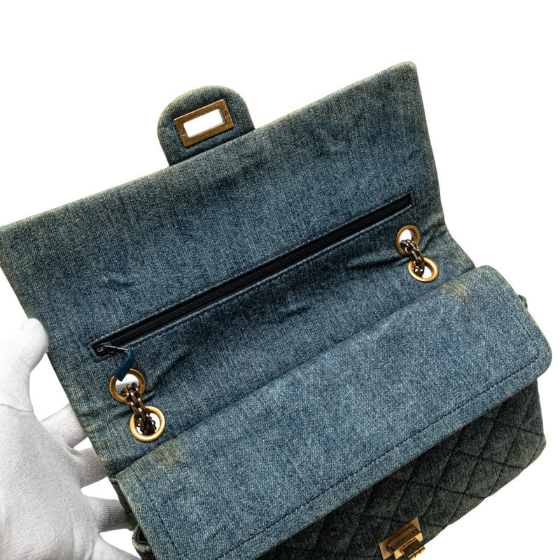 シャネル 2.55 マトラッセ28 ダブルフラップ チェーンショルダーバッグ ライトブルー デニム レディース CHANEL 【中古】