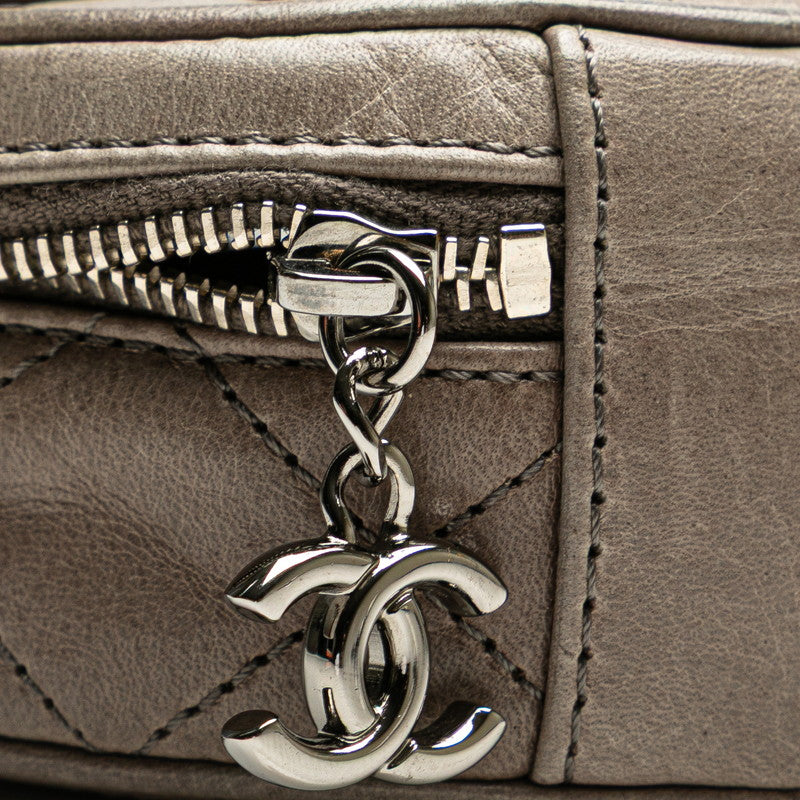 シャネル マトラッセ ココマーク ラウンド ポーチ バニティバッグ グレー ラムスキン レディース CHANEL 【中古】