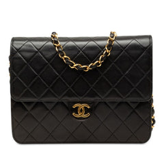 シャネル マトラッセ22 ココマーク チェーン ショルダーバッグ ブラック ゴールド金具 ラムスキン レディース CHANEL 【中古】