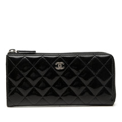 シャネル ココマーク マトラッセ 長財布 ブラック パテントレザー レディース CHANEL 中古