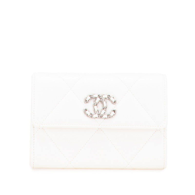 シャネル シャネル19 マトラッセ 三つ折り財布 ホワイト ラムスキン レディース CHANEL 【中古】