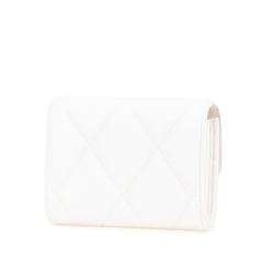 シャネル シャネル19 マトラッセ 三つ折り財布 ホワイト ラムスキン レディース CHANEL 【中古】