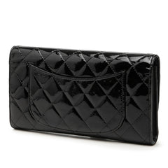 シャネル マトラッセ ココマーク 長財布 ブラック パテントレザー レディース CHANEL 【中古】