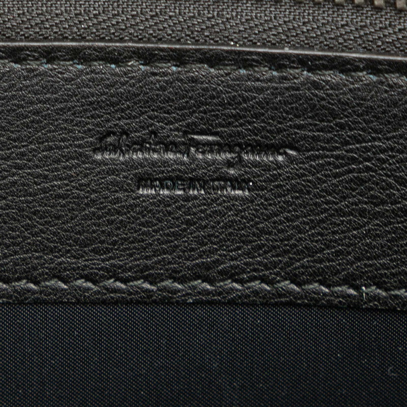サルヴァトーレフェラガモ ロゴスタッズ クラッチバッグ ポーチ 24A121 ブラック レッド カーフレザー レディース Salvatore Ferragamo 【中古】