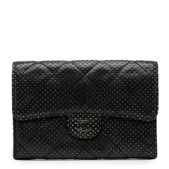 シャネル ココマーク マトラッセ パンチング 二つ折り財布 ブラック シルバー ラムスキン レディース CHANEL 中古