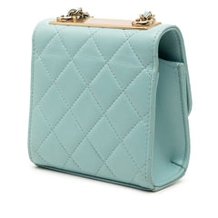 シャネル トレンディCC ココマーク マトラッセ チェーンショルダーバッグ ライトブルー ラムスキン レディース CHANEL 【中古】