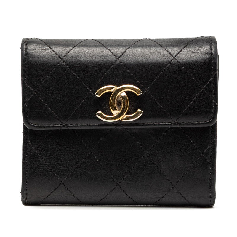 シャネル マトラッセ ココマーク 三つ折り財布 ブラック ラムスキン レディース CHANEL 【中古】