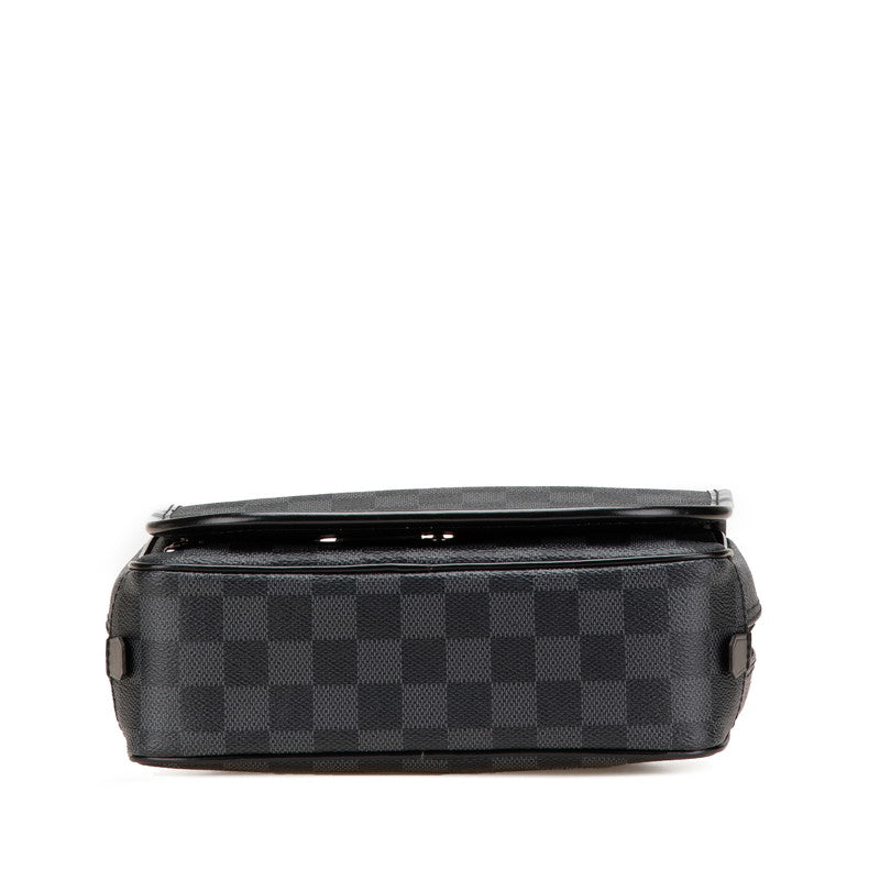 ルイ ヴィトン ダミエ グラフィット トゥルース サスペンダブル ポーチ セカンドバッグ N41419 ブラック PVC レザー メンズ LOUIS VUITTON 【中古】